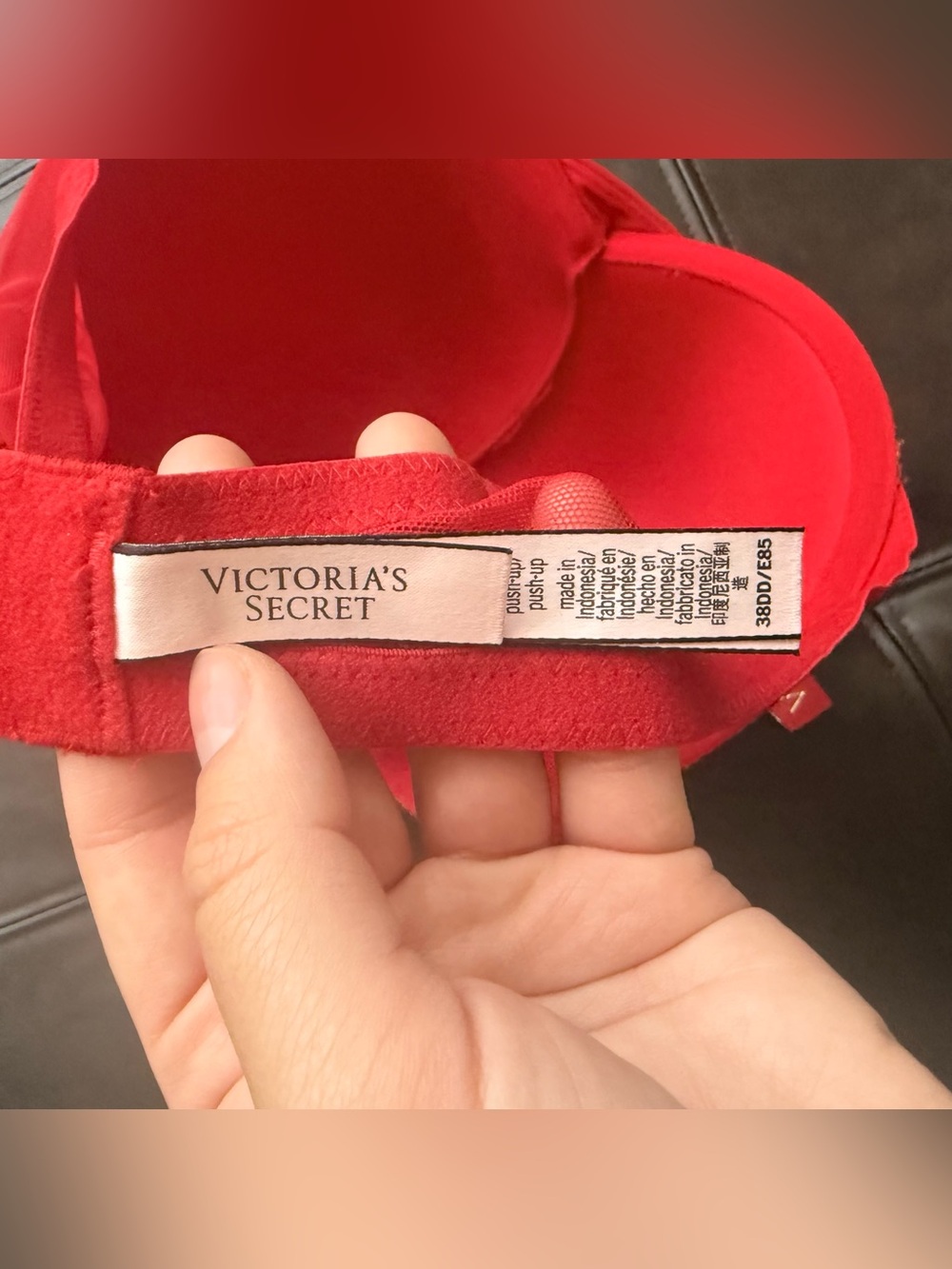 Victoria's Secret Red Lace-Textured Very Sexy Push-Up Bra - Picture 3 of 3